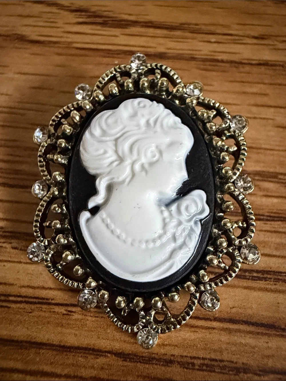 Classic Black & White Cameo Brooch - Elegant Women’s Jewelry